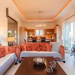 Navarino Captains - Lux Private Pool Retreat * Marathopoli