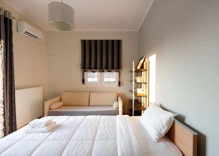 Navarino Captains - Lux Private Pool Retreat 别墅