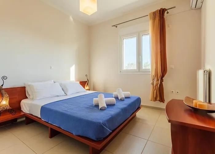 Navarino Captains - Lux Private Pool Retreat 别墅